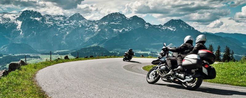 Mit dem richtigen Reifen macht das Motorradfahren nochmal mehr Spaß. Welcher zu einem passt, soll man in den Videos von MotorradreifenDirekt.de herausfinden.