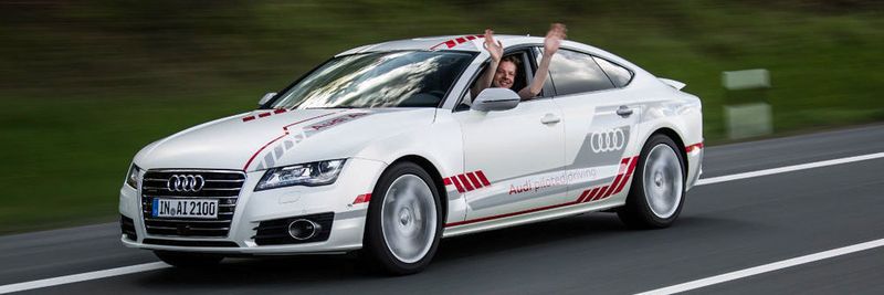 Freihändig im Auto fahren? Ein kontinuierlicher Datenstrom macht es möglich. Die Ingenieure von Audi arbeiten bereits daran.