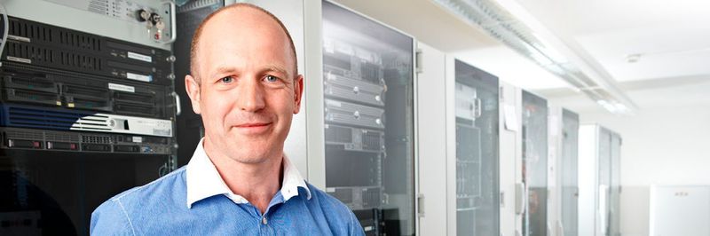Peter Hartl im neuen Rechenzentrum