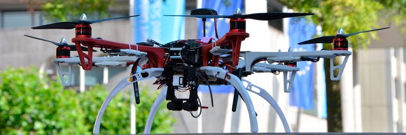 Der Student Marcus Scherer erhielt den Friedrich-Dessauer-Preis für seine Master-Thesis „Development and Implementation of an Unmanned Aerial Vehicle with Stereoscopic Cameras Controlled via a Virtual Reality Head-Mounted Display”.