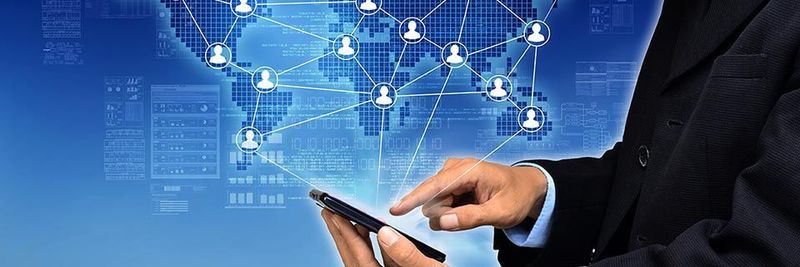 Geografisch verstreute Abteilungen und Standorte können mit einer virtuellen Telefonanlage in einem einheitlichen Kommunikationsraum vernetzt werden.