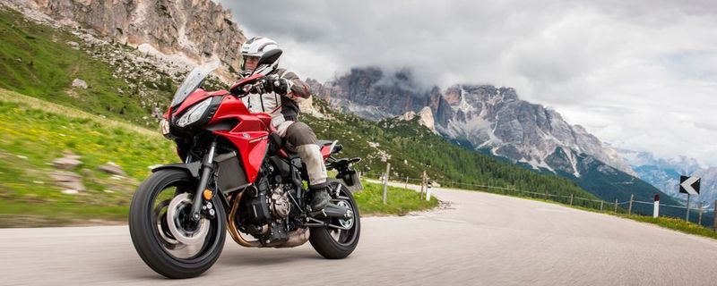 Auch fahrwerksseitig steht bei der Yamaha Tracer 700 Agilität im Vordergrund.