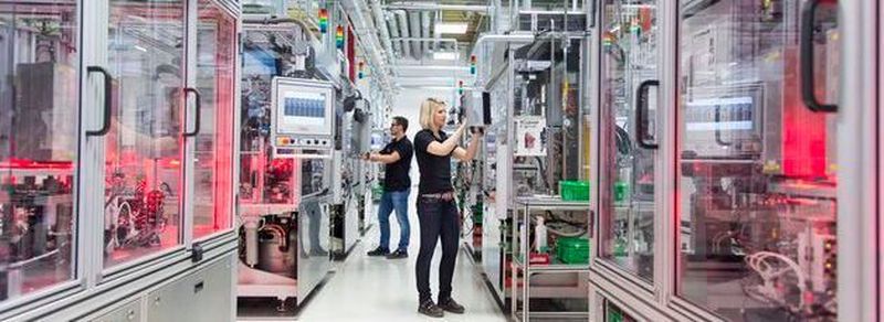 Ein Bild aus der Fertigung der Zukunft: Die Referenzfabrik von Bosch in Blaichach im Allgäu.