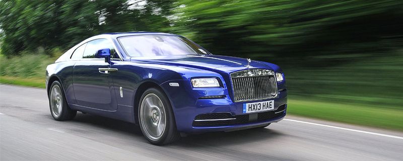 Manche Autos entziehen sich einer herkömmlichen Betrachtung. Dazu gehört auch der Rolls Royce Wraith – ein Luxusauto, dem man nicht alle Tage begegnet.
