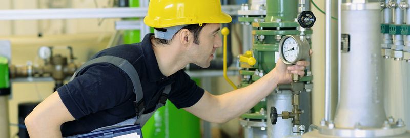 Druckabfall? Kommt es zu Leckagen in der Produktion, gilt es schnell zu handeln.