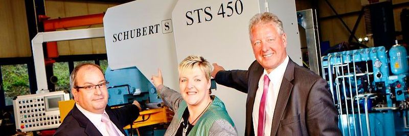 Der kaufmännischer Leiter & Prokurist André Bauman (links) und Prokuristin Christine Bödeker-Schubert mit ihrem Vater Reinhard Schubert, Geschellschafter und Geschäftsführer von Exner.