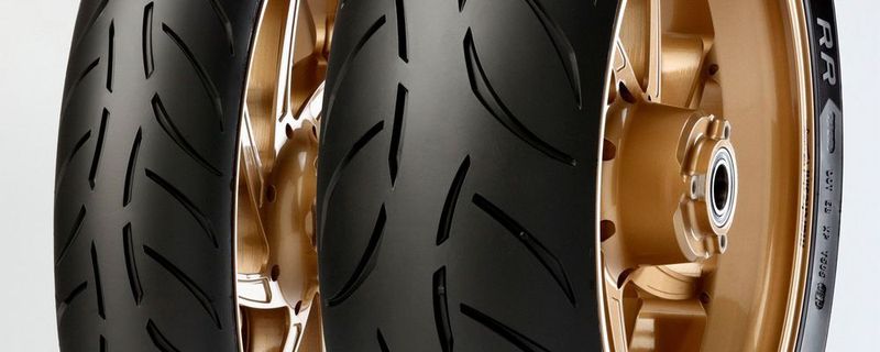 Gute Reifen sind das A und O beim Fahren. Der Sportec M7 RR wurde von „Motorrad“ als goldwert befunden.