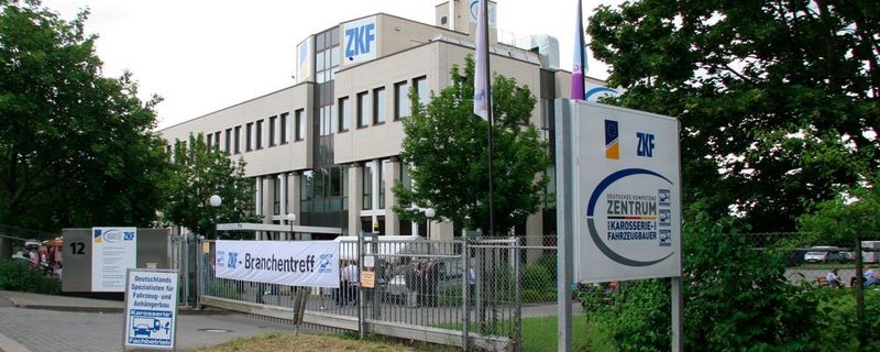 Der ZKF-Branchentreff fan in diesem Jahr im Kompetenzzentrum für Karosserie- und Fahrzeugtechnik in Friedberg statt.