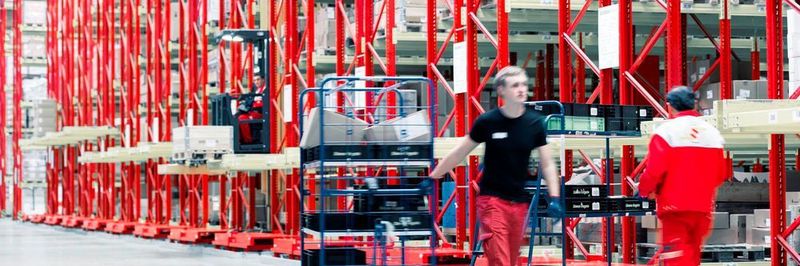 Im Schnitt werden täglich 2000 Aufträge per MDE kommissioniert.