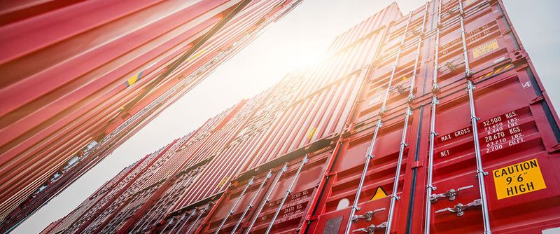 Die Integration von Container-Technologie in das Windows-Betriebssystem für Arbeitsstationen erlaubt Administratoren und Entwicklern die Vorbereitung für Container und „Hyper-V“-Container für das Rechenzentrum.