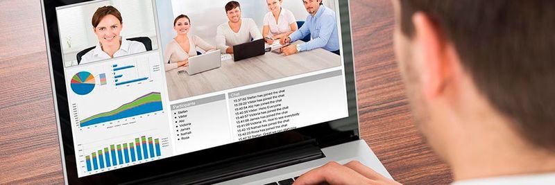 Für Videokonferenzen wird neben der technischen Ausstattung lediglich eine stabile Internetverbindung und eine entsprechende Software benötigt.