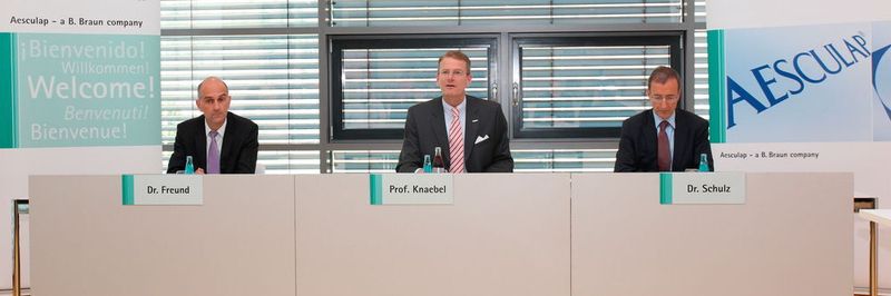 Ein Bild, das es so nicht mehr geben wird: Pressekonferenz 2014 mit den Aesculap-Vorständen Dr. Dirk Freund (li., Forschung & Entwicklung), Prof. Dr. Hanns-Peter Knaebel (Mitte, Vorsitzender) und Dr. Joachim Schulz (re., Produktion & Logistik).
