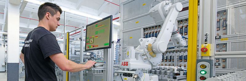 Hochautomatisiert und flexibel wird auf der Fertigungslinie ML2 die dreifache Anzahl Varianten von Sicherungsautomaten wie bisher produziert.