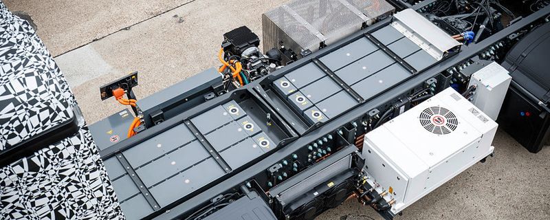 Lokal abgasfrei und leise durch die Stadt: Mercedes-Benz zeigt mit dem „Urban eTruck“ seinen aktuellen Stand des vollelektrischen Fahrens im schweren Verteilerverkehr bis 25 Tonnen.