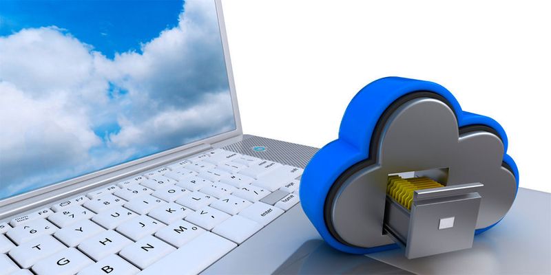 Datensicherheit und Datenschutz gehen beim Umstieg in die Cloud über rein technische Maßnahmen weit hinaus. Die zehn wichtigsten Punkte im Überblick.