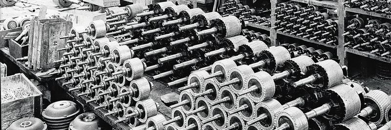 Serienproduktion von Asynchronmotoren bei BBC: Bereits Ende des 19. Jahrhunderts stellten BBC und ASEA diese Motoren her, die sich ab den 1920er-Jahren verbreiteten.
