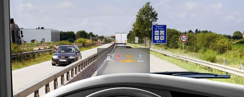 Continental stellt auf der IAA Nutzfahrzeuge im September ein Head-up-Display für Lkw und Busse vor.