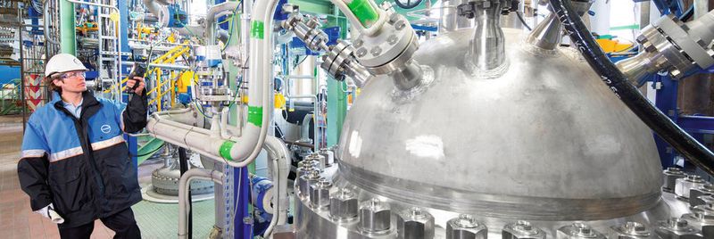 Carbon dioxide as new raw material: At this production plant in Dormagen, Covestro is now incorporating 20 percent CO2 into an important foam component.