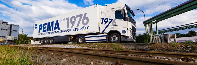 Zum 40-jährigen Firmenjubiläum bietet PEMA attraktive Tauschangebote für Euro-5-Lkw gegen Euro-6-Fahrzeuge.
