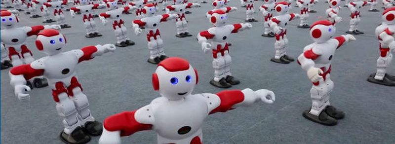 Rekordtanz: Auf dem Qingdao Beer Festival in Shandong tanzten sich 1007 kleine Roboter synchron ins Guinness Buch der Rekorde.