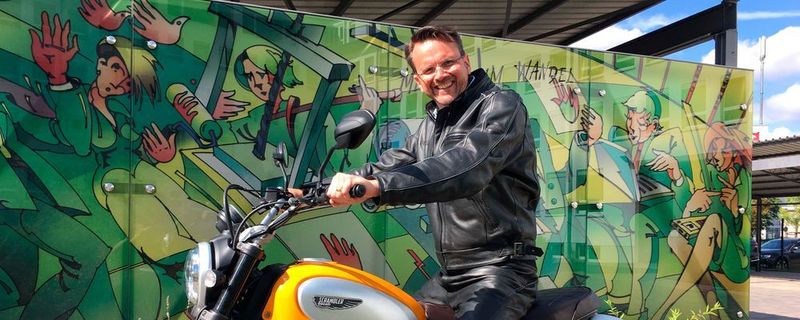 Strahlemann und Scrambler: Dominik Faust, der wiedererweckte Biker.