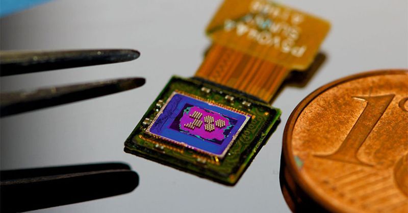 3D-gedruckte Mikrolinsen auf einem CMOS-Bildsensor.