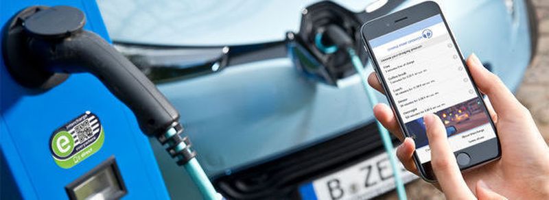 Flexibles Bezahlen beim Laden von Elektroautos wird Gesetz: Mit intercharge direct ist der digitale Zugang zu Ladestationen ohne festen Vertrag möglich
