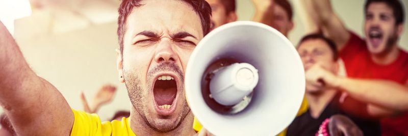 Fans im Stadion wollen jubeln – und nicht ewig auf ihr Würstchen warten.