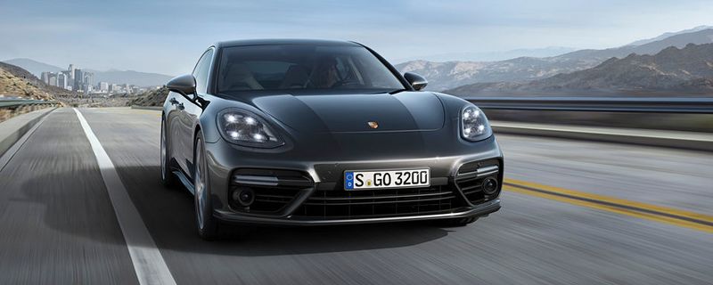 Porsche präsentierte die zweite und völlig neuentwickelte Modellgeneration des Porsche Panamera Turbo.