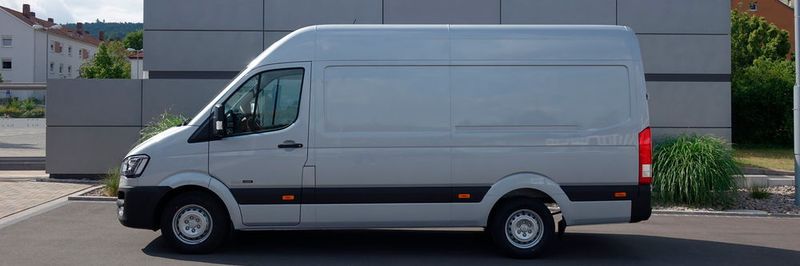 Der Hyundai H350 Cargo wurde 2015 vorgestellt und geht in der sogenannten Sprinter-Klasse an den Start. Wir testeten das lange Chassis mit 2,5 Liter CRDI-Motor und 150 PS.