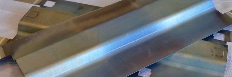 Die ersten Versuchsteile, die auf der Vert Press erzeugt wurden, zeigen bereits hervorragende Ergebnisse; sie schüren die mögliche industrielle Anwendung des neuartigen Presshärtens.