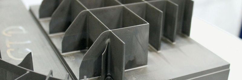 The moulds for radiator grilles and similar components require many electrodes with rib structure.