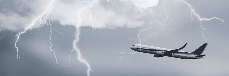 Mindestens einmal im Jahr wird jedes Flugzeug von einem Blitz getroffen.