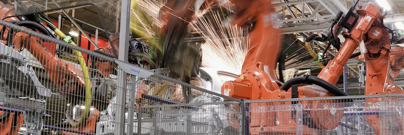 Das Ziel bei der Leichtbautechnik ist die Verringerung der bewegten Massen. So kann die Produktivität des Roboterbetriebs gesteigert und der Energieeinsatz verringert werden.