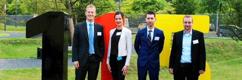 Mitglieder des 115-Projektteam der init AG beim Kick-off des Projekts im BMI: Dr. Gregor Költzsch, Sales Director; Regina Wild, Stv. Technische Projektleiterin Qualitäts- und Teilnehmermanagement; Christoph Ziemann, Technischer Projektleiter Service Level Management; Hinnerk Peters, Stv. Technischer Projektleiter 115-Teilnehmerservice