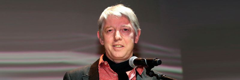 Der Autor: Daniel Liebhart ist Dozent für Informatik an der Züricher Hochschule für Angewandte Wissenschaften und Solution Manager der Trivadis GmbH. Er ist Autor des Buches „SOA goes real“ (Hanser Verlag) und Mitautor verschiedener Fachbücher.