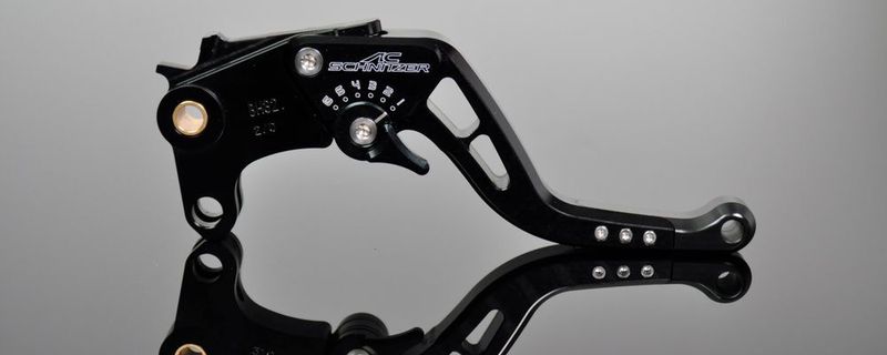 Die neuen Brems- und Kupplungshebel AC S2 von AC Schnitzer sind sehr kurz und leicht und eignen sich daher zum Bedienen mit nur zwei Fingern.