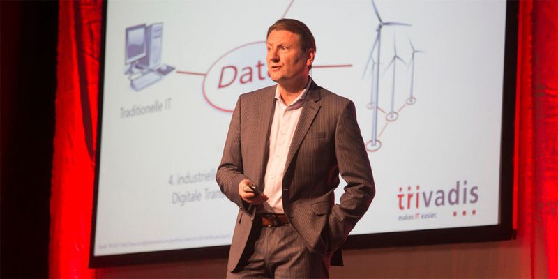 Christoph Höinghaus, CEO von Trivadis, spricht bei seiner Eröffnungsrede anlässlich des TechEvents 2016 über die Herausforderungen der digitalen Transformation. Ein wichtiger Punkt dabei sei es, Komplexität zu reduzieren.