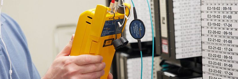 Das CertiFiber Pro Optical Dämpfungstestset von Fluke Networks erlaubt detaillierte Multimode-Messungen.