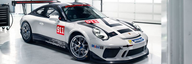 Der neue Porsche 911 GT3 Cup erhält für die Saison 2017 einen neuen Motor und eine frische Aerodynamik.