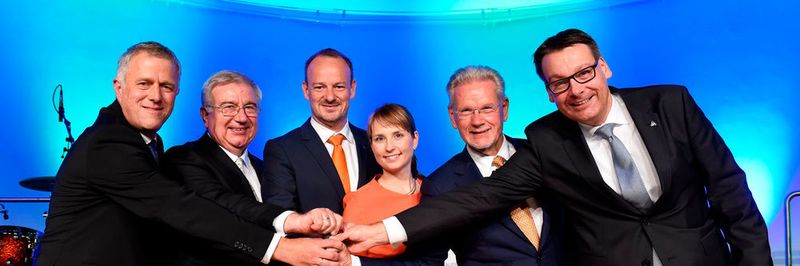Von links: Dr. Bernd Schimpf (Vorstand), Prof. Dr. Dieter Spath (verabschiedeter Vorstandsvorsitzender), Dr. Dirk Haft (Vorstand), Dr. Anna-Katharina Wittenstein (Vorstandssprecherin), Dr. Manfred Wittenstein (Aufsichtsratsvorsitzender) und Erik Roßmeißl (Vorstand).