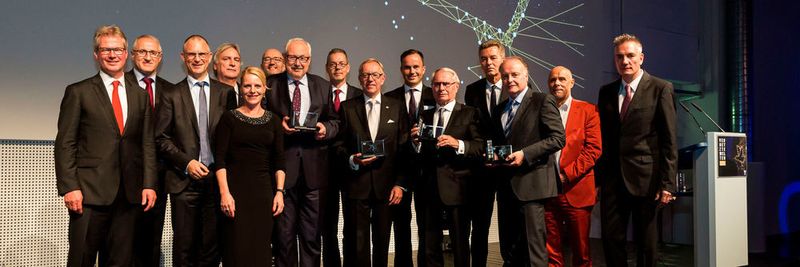 Auf einer festlichen Gala zum 125-jährigen Geburtstages der Vogel Business Media wurde der Leadership Award „Connected World“ vergeben.