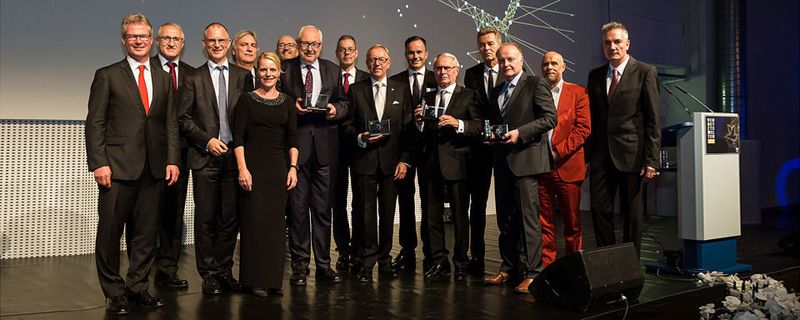 Ende September feierte das Fachmedienhaus Vogel Business Media sein 125-Jähriges Jubiläum. Im Rahmen der Feier wurde zudem der Leadership Award „Connected World“ an zehn Personen verliehen.