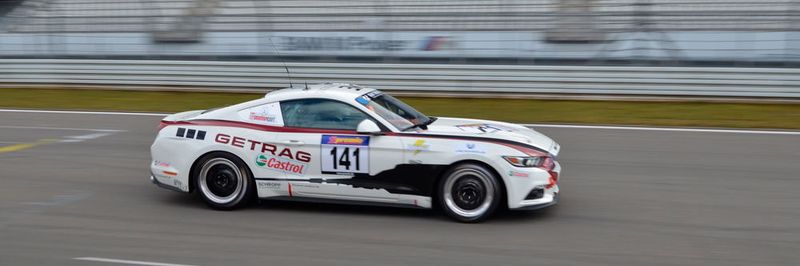 Das Getrag-Tic-Racing-Team verwendet in einem Ford Mustang bei der VLN und dem 24-Stunden-Rennen auf dem Nürburgring ein modifiziertes Seriengetriebe. Die Erfahrungen sollen auch in die Serienentwicklung fliessen.
