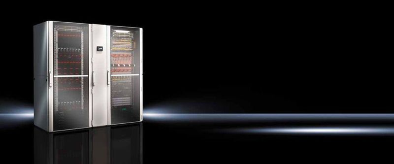 „Liquid Cooling Package LCP Inline CW“ bezeichnet das Rittal-System für eine wasserbasierte Reihenklimatisierung. Ein Web-basiertes Tool, der „IT Cooling Kalkulator“, hilft bei der Auswahl des passenden LCP-Systems.