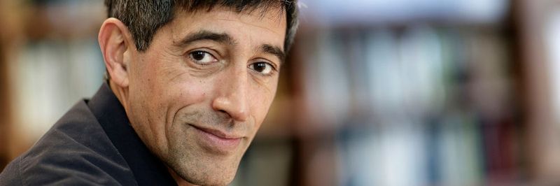 Ranga Yogeshwar spricht auf dem Forum Effektive Fabrik 2016 über den Umgang mit „dem Neuen“.
