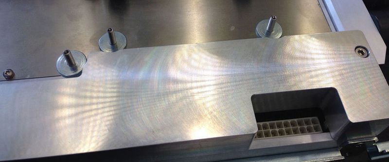 So sieht der Prototyp für das von der Thomas-Krenn AG entwickkelte Bauteil aus, das unter die Server-Karten montiert wrd und ein Hot-Fluid-Computing ermöglichen soll.