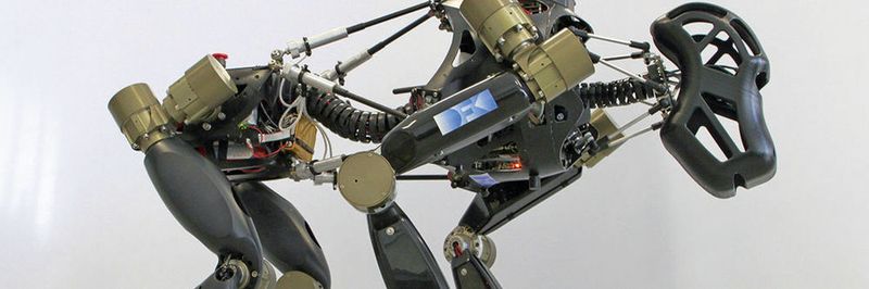Der hominide Roboter Charlie besitzt die Fähigkeit, seine Haltung an die jeweilige Gegebenheit anzupassen.