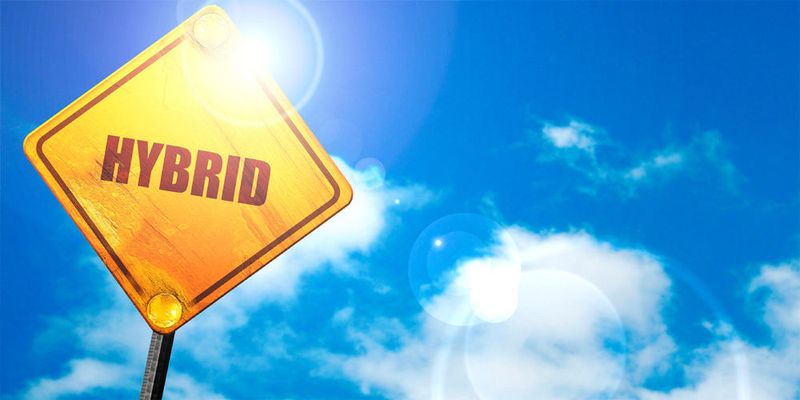Unternehmen setzen vorwiegend auf hybride Cloud-Modelle, wobei etwa die Hälfte der IT-Anwendungen nach wie vor on premise, also im eigenen Rechenzentrum bleiben.
