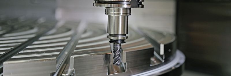 Der VHM-Trochoidal-Schaftfräser von Walter Prototyp wurde für das Trochoidalfräsen der Vornuten des 1,8 m Durchmesser grossen Rundtisches eingesetzt.
